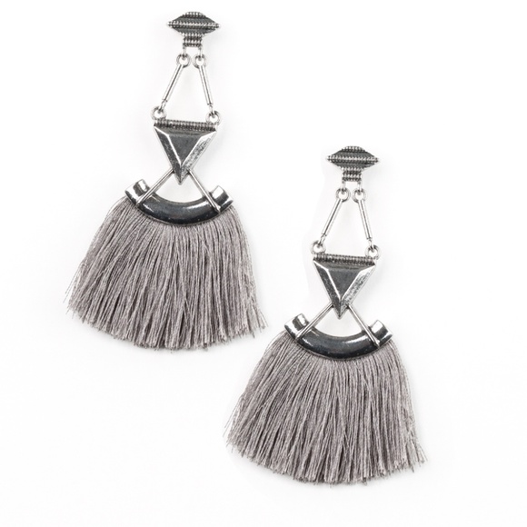 Puma Prowl Silver Fringe post Earrings - Picture 2 of 2